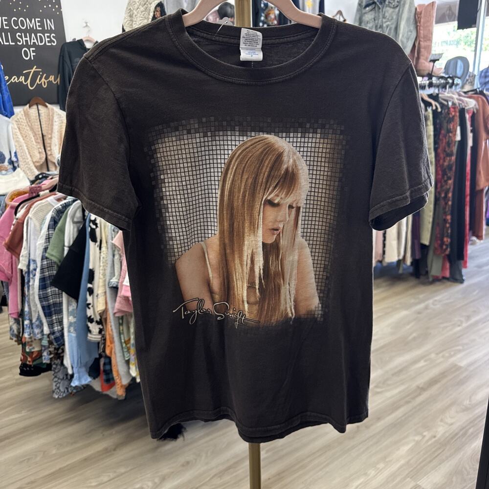 Vintage Taylor Swift 2010 Speak Now Tour Shirt Brown Concert Graphic
